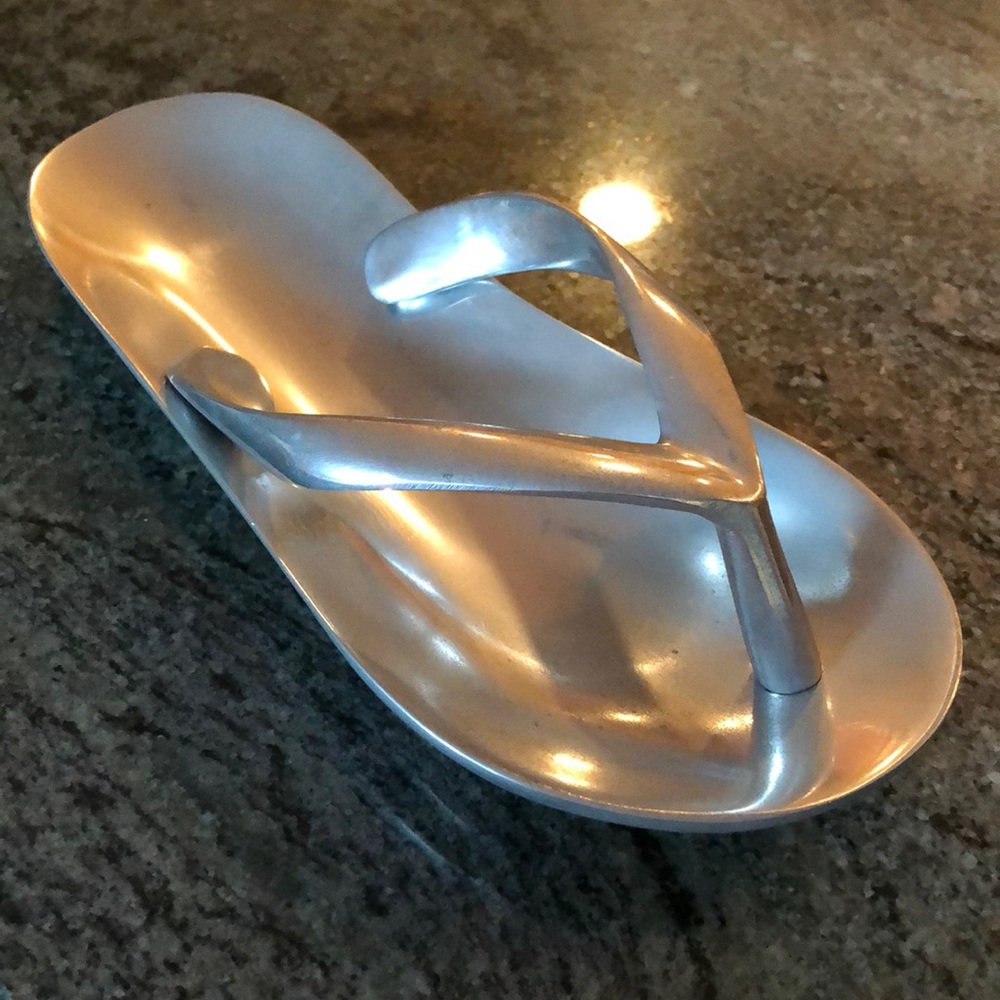 Metal flip flop trinket dish